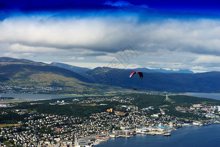 高的特罗姆索市风筝传单背景视图特罗姆索市的风筝传单背景浏览hd假期海洋图片