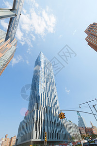 天空高的际线纽约市布鲁克林中心的现代建筑楼宇图片