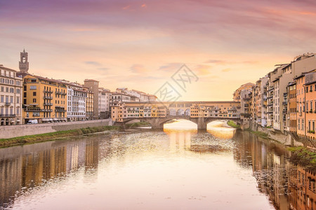 建筑学历史水意大利托斯卡纳佛罗伦萨阿尔诺河上的旧桥图片
