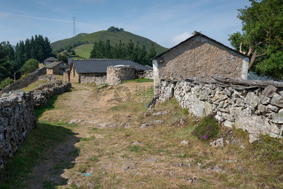 天吸引力西班牙圣地亚哥CaminodeSantiago轨迹阿斯图里亚山小村风景优美图片