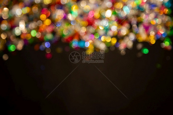 金光彩色亮圣诞节庆背景摘要闪的明光背景与bokeh淡亮的金灯古董新床单图片