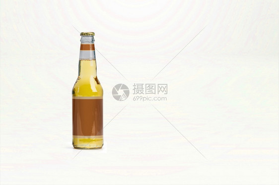 食物工艺黄色啤酒瓶模型隔离空白标签小样图片