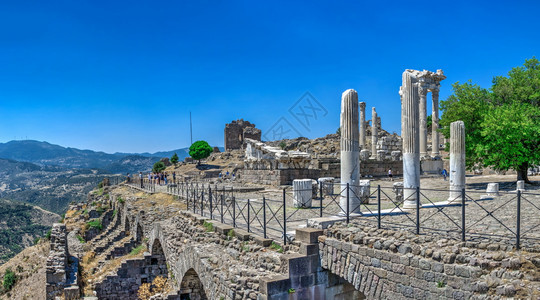 土耳其佩加蒙Pergamon土耳其07219年土耳其古希腊城市佩格蒙Pergamon废墟中的Agora剧院古董夏天图片