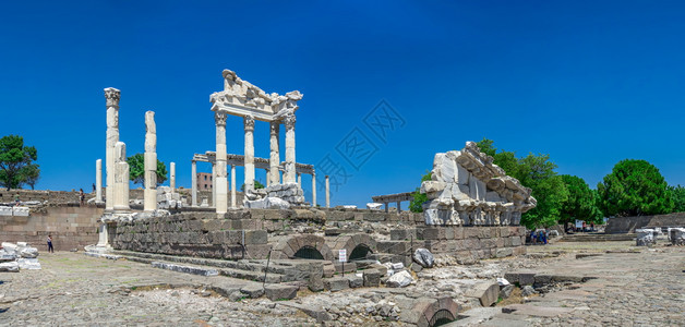 大量的土耳其佩加蒙Pergamon土耳其07219年土耳其古希腊城市佩格蒙Pergamon废墟中的Agora省殖民化图片