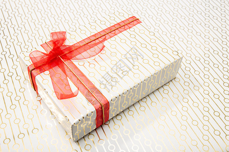 快乐的装饰礼品盒配有红弓和长丝带礼物用于圣诞节新年或生日概念浪漫的庆典图片