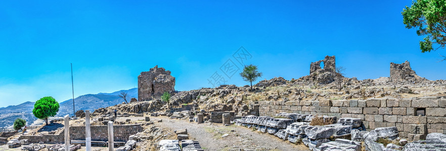 火鸡尺寸土耳其古希腊城市佩加蒙Pergamon的鲁因斯古希腊城的Agora在土耳其佩格蒙古城阳光明媚的夏日Agora一种图片