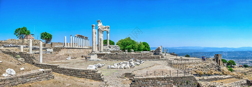 殖民化目的地土耳其古希腊城市佩加蒙Pergamon的鲁因斯古希腊城的Agora在土耳其佩格蒙古城阳光明媚的夏日Agora旅行图片