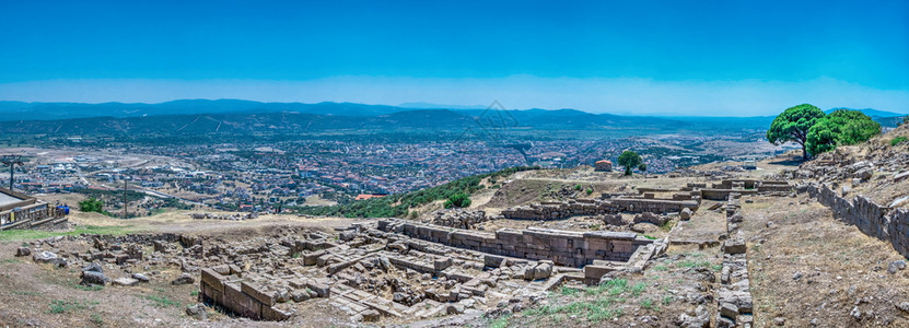 旅游古老的土耳其希腊城市佩格蒙Pergamon的废墟大型全景在土耳其普格蒙古城阳光明媚的夏日脚步图片
