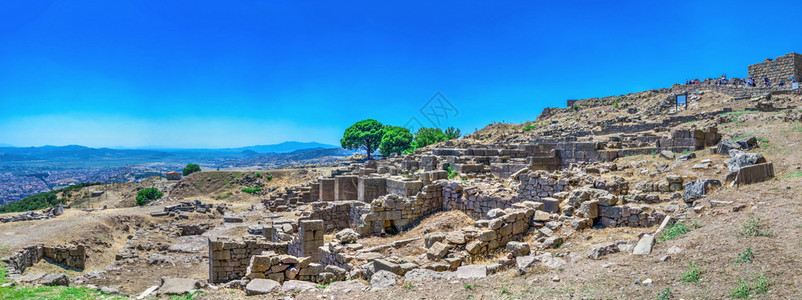 伊兹密尔古老的尺寸土耳其古希腊城市佩格蒙Pergamon的废墟大型全景在土耳其普格蒙古城阳光明媚的夏日图片