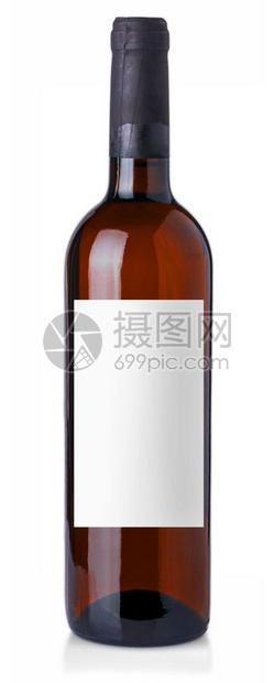 反射白底贴空标签的玻璃瓶中酒满的饮料图片