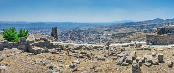 土耳其古希腊城市佩格蒙Pergamon的废墟在一个阳光明媚的夏季日建筑学伟大的贝尔加马图片