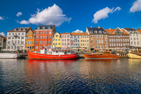 旅游镇天际线丹麦哥本哈根市中心的城风景位于著名的旧尼哈文港图片