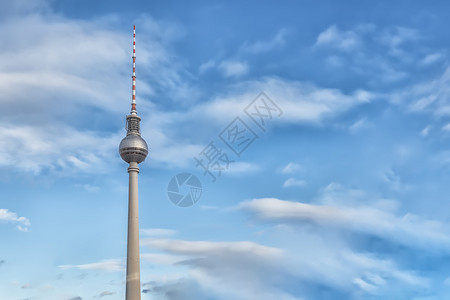 吸引力城市景观建筑学德国柏林2019年月日位于德国柏林亚历山大广场的多云天空电视塔位于德国柏林亚历山大广场的多云天空电视塔图片