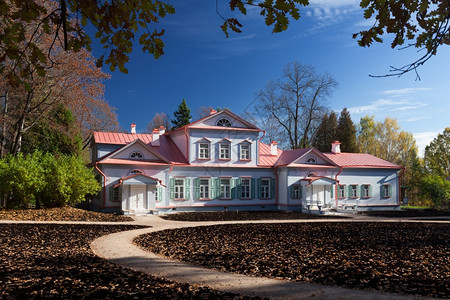 木制的草地纪念馆俄罗斯莫科州Abramtsevo庄园的大厦图片