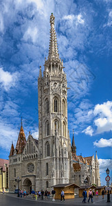 201年8月日建筑学老的匈牙利布达佩斯1802年匈牙利布达佩斯城堡假定教堂匈牙利布达佩斯位于匈牙利布达佩斯圣马提亚一个阳光明媚的图片