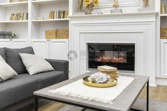 休息室带有沙发桌的客厅设计优雅丰富多彩图片