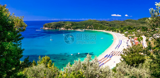 风景优美请享用PargaEpirus流行的旅游场所希腊夏季度假日拥有巨大的海滩欧洲图片