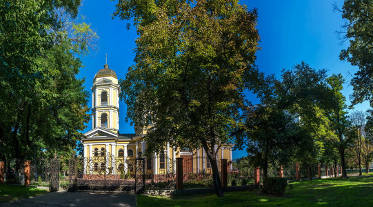 建筑学树木英石乌克兰敖德萨10328敖德萨圣亚历克西斯教堂位于乌克兰敖德萨圣亚历克西斯教堂的中部图片