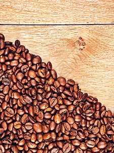 桌上的烤咖啡豆背景图片