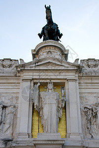 历史的意大利以维克托埃马纽尔为主角的大型马术雕塑图片
