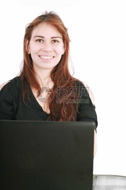 笔记本电脑技术美丽的年轻女商人笑着微模型图片