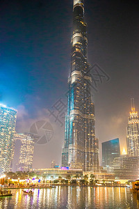 城市的阿拉伯联合酋长国迪拜20年月1日迪拜BurdjKhalifa背景是摩天大楼浪漫的旅游图片