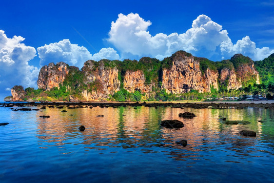 户外悬崖海岸泰国KrabiKrabi的Railaay塔奈海滩美丽的风景图片