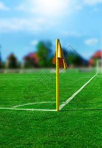 在足球操场角落的黄色旗帜模糊的概念黄旗角度塑料绿色图片