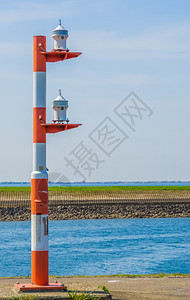 Thoaryn港的Thoaren灯杆红色和白条灯杆为船舶设柱邮政场景沿海图片