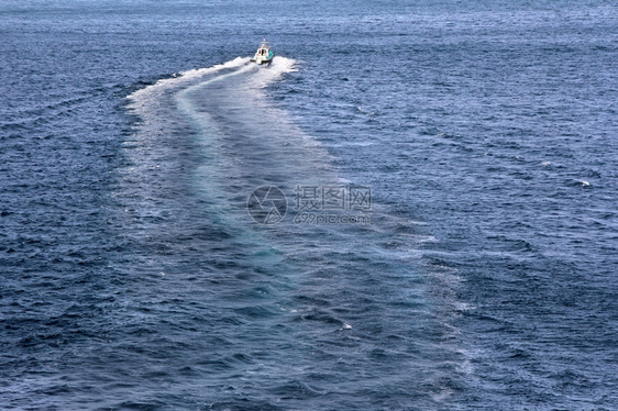 阳光高速船和他在蓝海上的踪迹洋户外图片