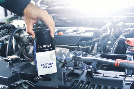 行业运输修理车库维机油系统用的汽车和油过滤扳手的新油过滤器箱和扳手目的图片