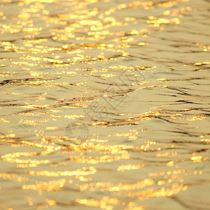 湿的日落时水反射波纹海图片