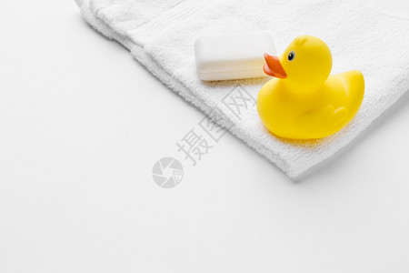 浴室小黄鸭和毛巾图片