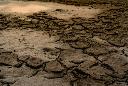 气候变化和干旱土地水危机干旱气候裂土全球变暖环境问题自然灾害干燥土壤质地背景干燥和龟裂的皮肤需要水分概念裂缝热的黏土图片