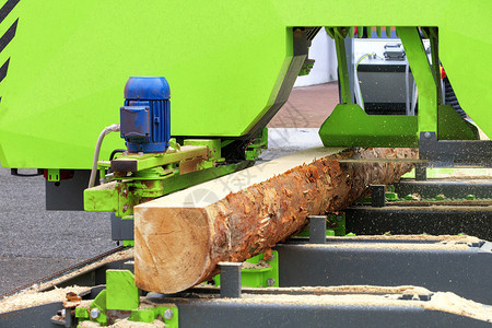日志木工材松板由现代自动锯木厂大型原和现代锯厂大型原制成商业林图片