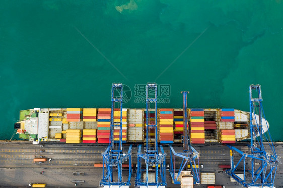 海运货物集装箱输以及航码头装卸国际航空最高视角的货运集装箱输和船卸货国际航空顶级观点ACN9WGIIIWP5电梯工业的国际图片