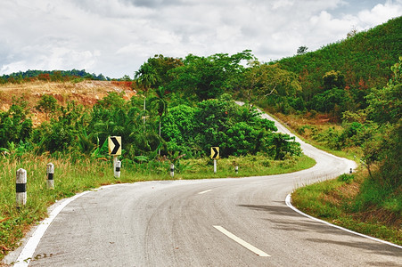 泰国KohLantaNoi丛林沥青高速公路兰达亚洲季节图片