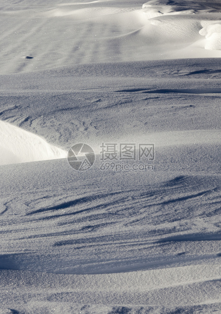 深雪漂流冬季的日晒雪飘流照片关闭深雪漂流霜阳光普照生态图片