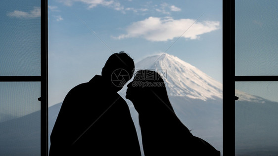 日本人富藤山场景的情侣浪漫概念fujisan亚洲秋天图片