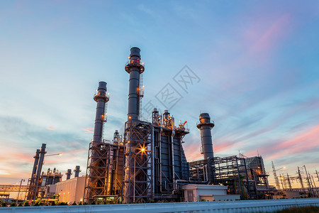 夜间石油化工炼厂的植物设施活力图片