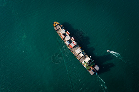盒子航运商业的进口出务集装箱货轮的空中最高视线服务商业贸易物流和集装箱货轮在公海上的国际运输与集装箱货轮进行海上运输图片