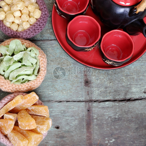 盘子生姜果酱是新年月球上的传统食物可以用甜土豆莲花种子姜汁加糖越南习俗背景多彩等制作注TetFoodforTet假日在春天的越南图片
