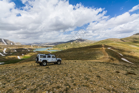 高地路湖景山原公路全地形车辆图片