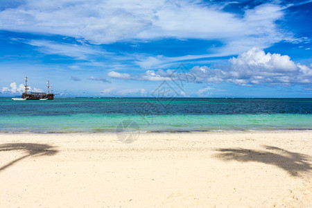 白色的天空清除加勒比海景巴瓦罗滩多米尼加Puntacana图片