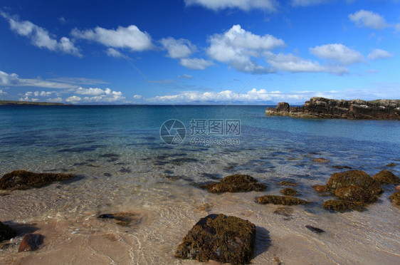 Gailoch半岛海滩仰望天空岛苏格兰人水阳光图片