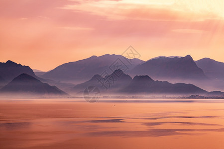 海滩热带安塔利亚的橙色锡铁有调全景山图片