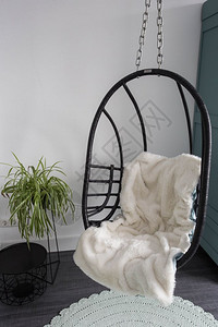 花园家具绞刑悬挂柳条椅在房间里放松现代设计复古悬挂柳条椅现代设计图片