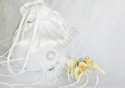 新娘面纱上的结婚礼花装饰品庆典簇超过图片