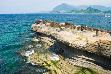 自然风景优美大洋中的落海岸和大浪洋岛景观图片