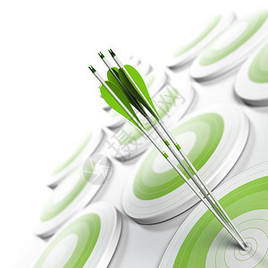 团队活动许多绿色目标和三个箭头到达目标中心图像从绿色褪到具有模糊效果的白色方形格式战略营销或商业竞争优势概念战略营销概念质量图片